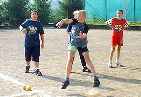 Kevin Mller beim Schlagballweitwurf